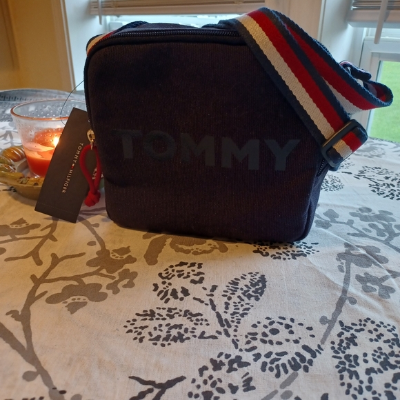 Tommy Hilfiger Bag - Picture 10 of 10